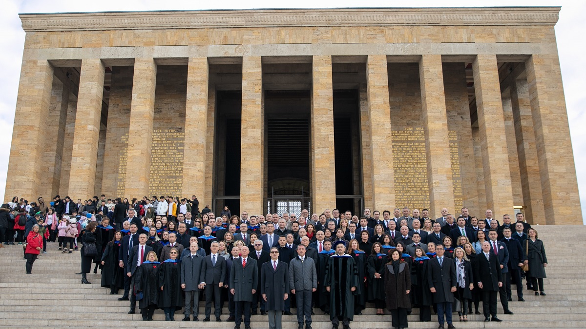 Koç Topluluğu'nun geleneksel Anadolu Buluşmaları Anıtkabir ziyareti sonrası Ankara'da gerçekleşti