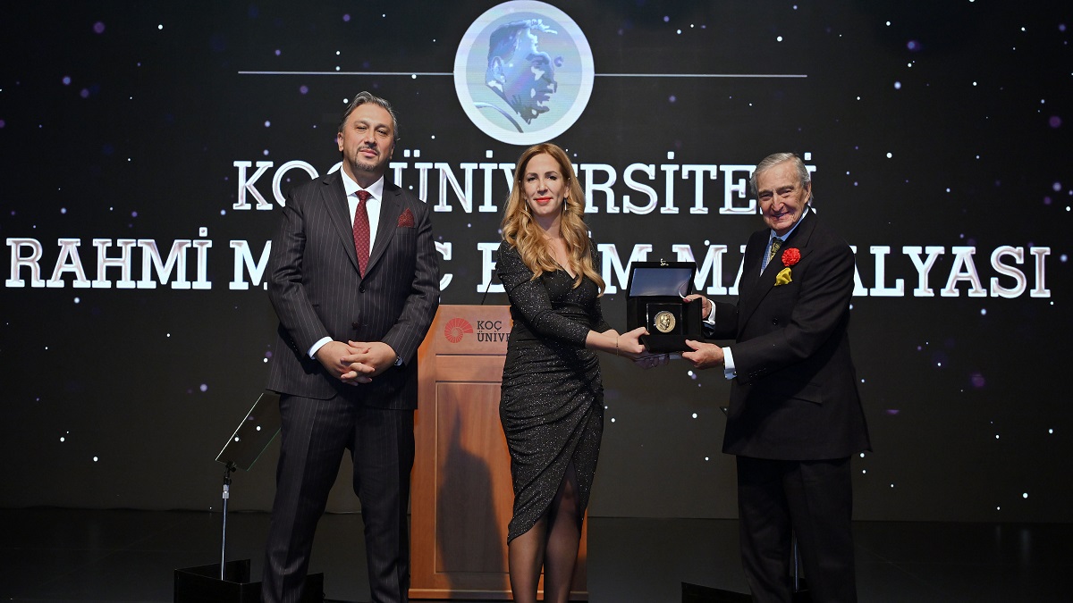  Koç Üniversitesi Rahmi M. Koç Bilim Madalyası'nın sahibi Prof. Dr. Ayşe Zarakol oldu