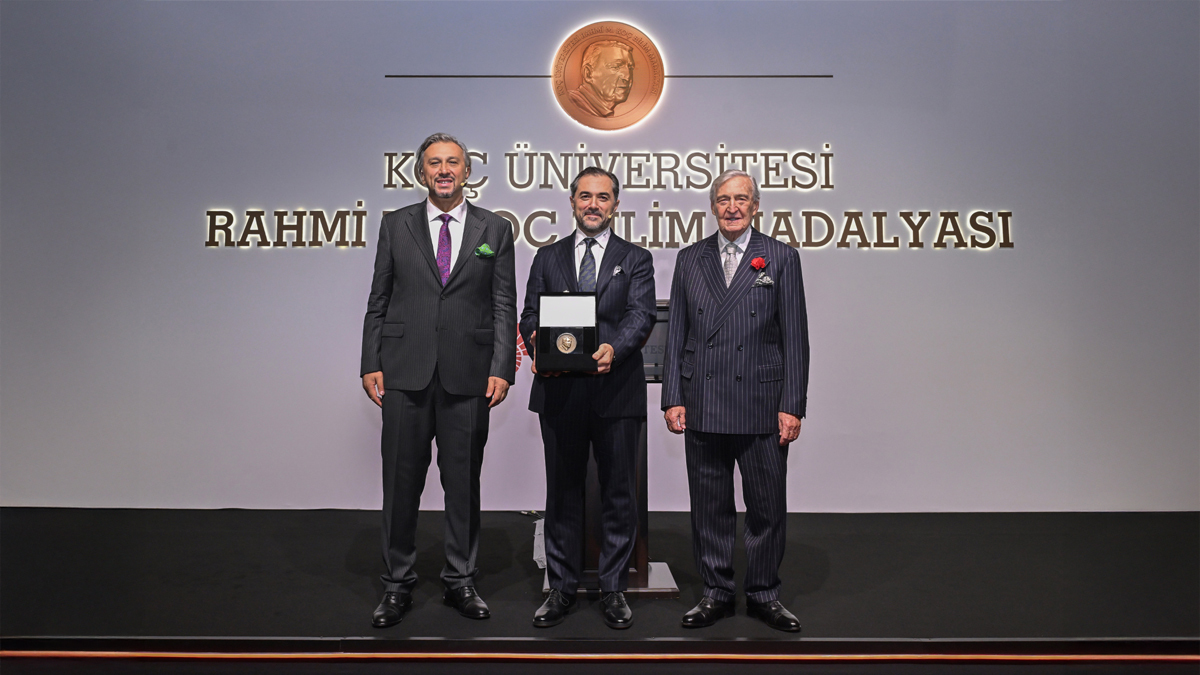  2025 Koç Üniversitesi Rahmi M. Koç Bilim Madalyası'nın sahibi Prof. Dr. Ufuk Akçiğit oldu