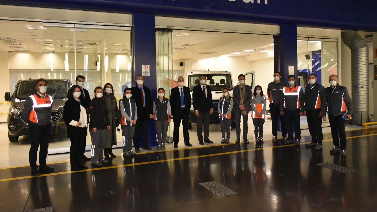 AB Türkiye Delegasyonu Başkanı Ford Otosan’ın Gölcük Fabrikası’nı ziyaret etti